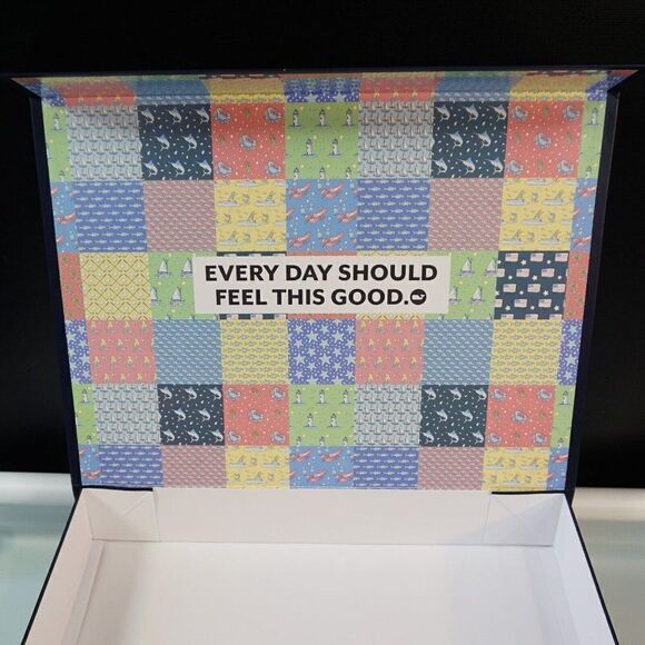 VINEYARD VINES Empty Box Magnetic Closure 15 1/4 x 11 .25 x 2.5 inch Gift Box - Picture 4 of 6